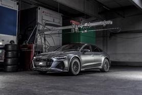 Audi RS7 coupe mạnh ngang Lamborghini Huracan