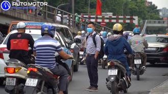 Muôn kiểu sang đường tuỳ tiện và nguy hiểm của người Việt