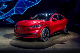 Ford nộp đơn sáng chế kính chắn gió xuyên trần độc đáo