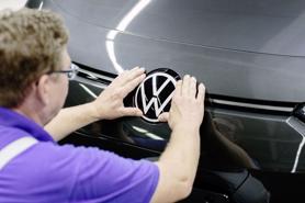 Đằng sau quyết định cắt giảm hàng chục ngàn nhân công ô tô là gì?