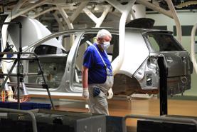 Nhà sản xuất ô tô lớn nhất thế giới cảnh báo “sụp đổ” sau COVID-19