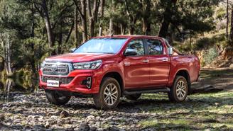 Gần 2.000 xe bán tải Toyota Hilux bị triệu hồi