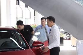 Mua ô tô cuối năm: cẩn thận “chiêu trò” của đại lý bán xe