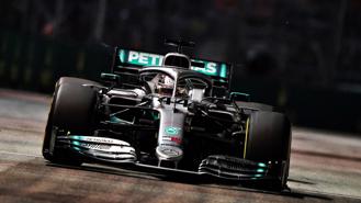 Lewis Hamilton dẫn trước Max Verstappen trong FP2 tại Singapore GP