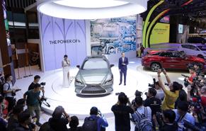 Giá ô tô tiếp tục giảm