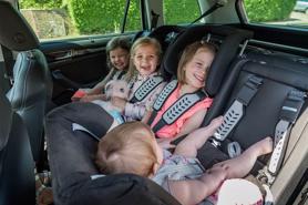 Trẻ em ngồi ghế nào trên ô tô là an toàn nhất?