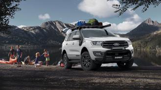 Ford Everest 2021 mới ra đã giảm giá gần 100 triệu đồng