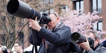 Khi paparazzi săn ảnh xe hot: Cuộc chơi “mèo vờn chuột”