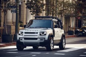 e-Sim kép lần đầu tiên trang bị trên Land Rover Defender