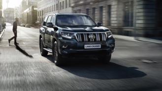 Bộ đôi Toyota Hiace và Land Cruiser Prado mới đồng loạt về Việt Nam