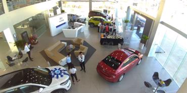 Tháng cô hồn, ô tô đồng loạt khuyến mãi, tặng cả gói... tiêm vắc-xin