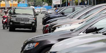 Giá lăn bánh ô tô tại TP.HCM tăng thêm 9 triệu đồng