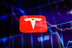 Tesla đang thời “vận đỏ”, giá cổ phiếu lên như diều gặp gió