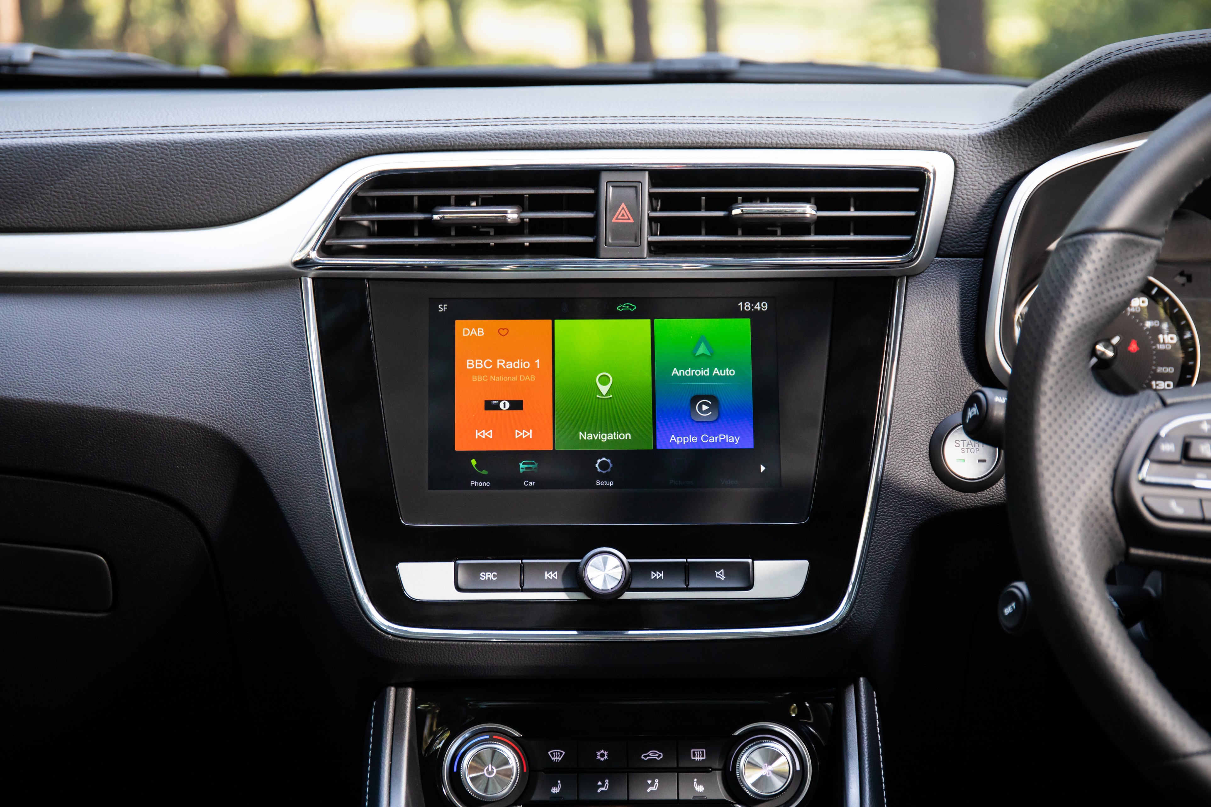 Những t&#237;nh năng nổi bật nhất của xe điện MG ZS&#160; - Ảnh 4