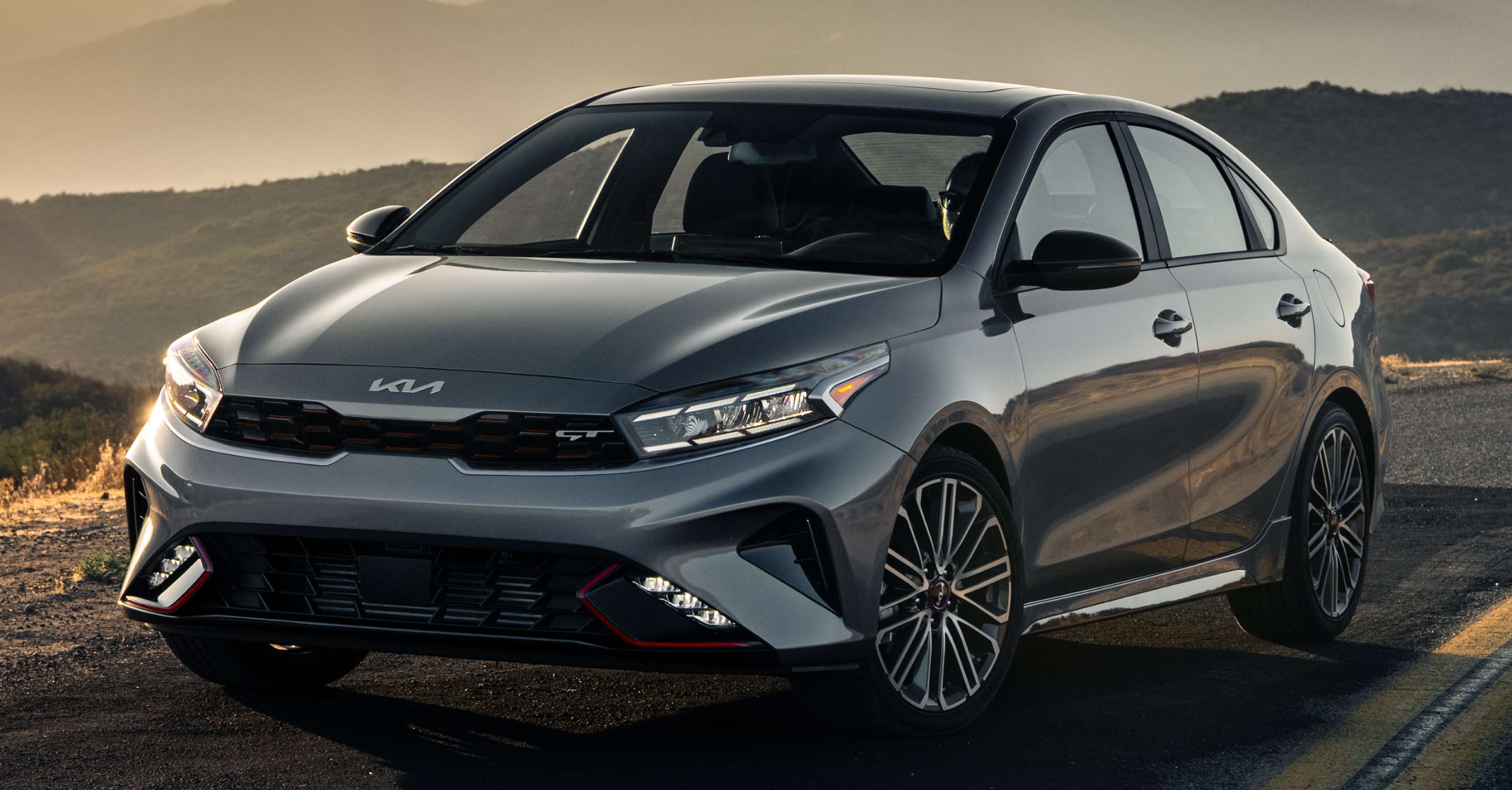 Kia Forte 2022: Kiểu d&#225;ng mới, bổ sung c&#244;ng nghệ an to&#224;n v&#224; th&#244;ng tin giải tr&#237; - Ảnh 7