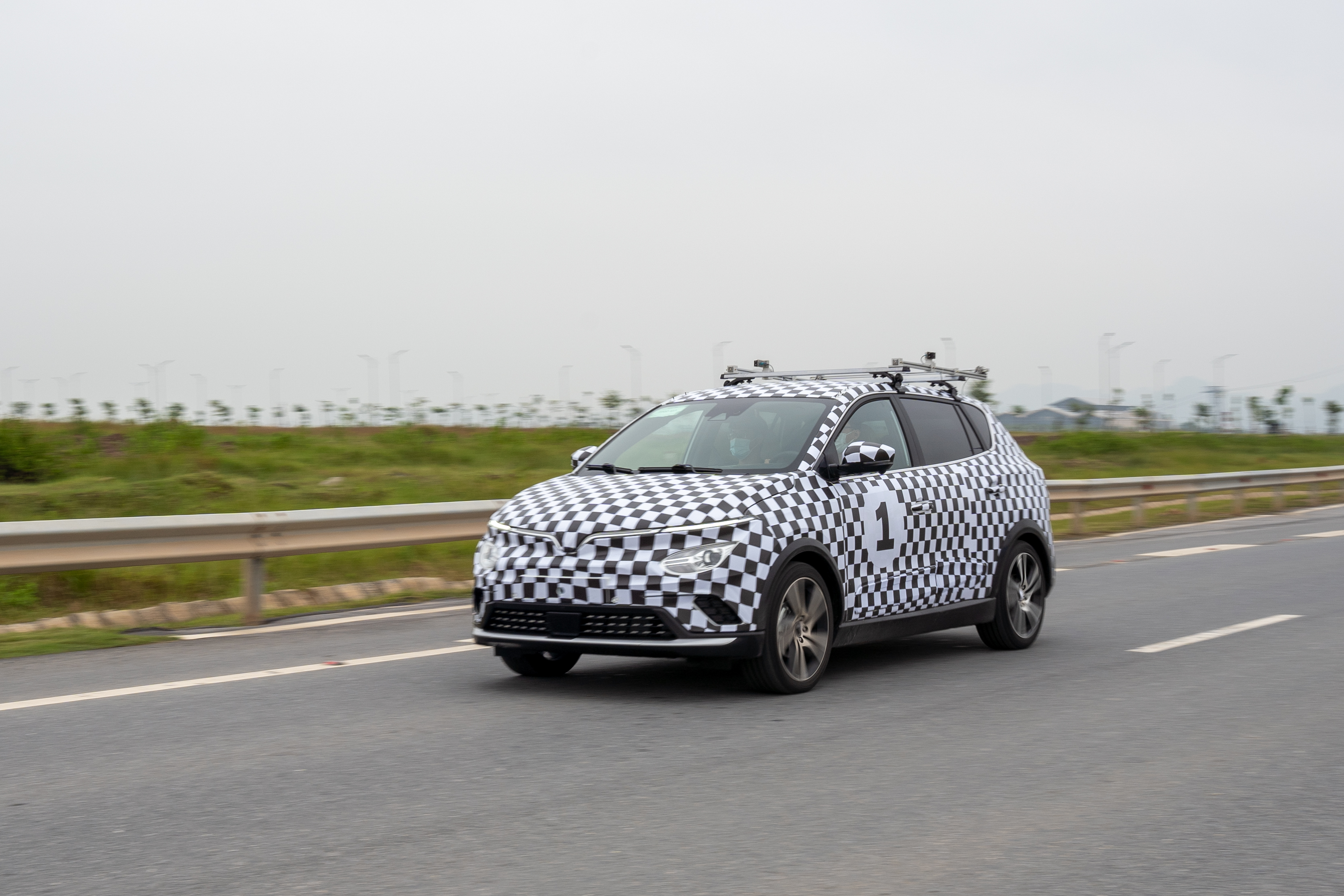 &#212; t&#244; điện VinFast VF e34 chạy thử tr&#234;n đường đ&#244; thị - Ảnh 1