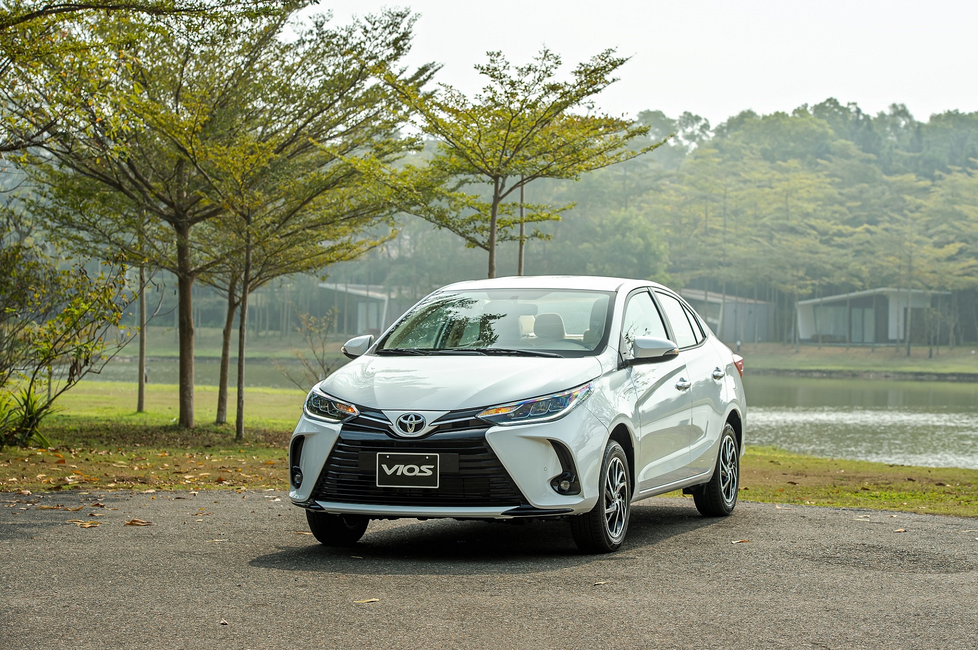 Toyota Vios bất ngờ trở lại ngôi vương dù vừa tăng giá bán