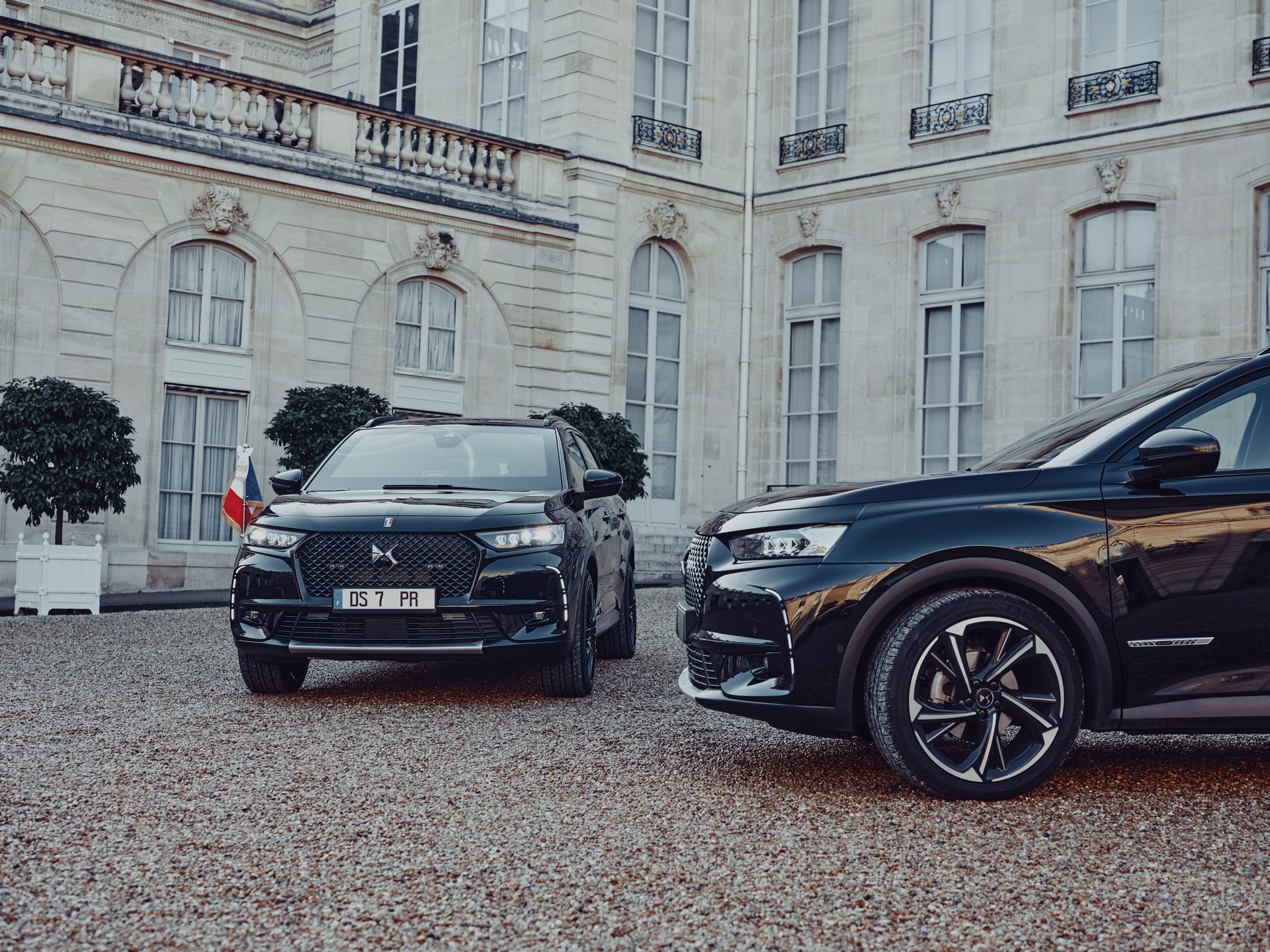 DS 7 Crossback Elysee – “Siêu xe” đặc biệt phiên bản mới của Tổng thống Pháp - Ảnh 1
