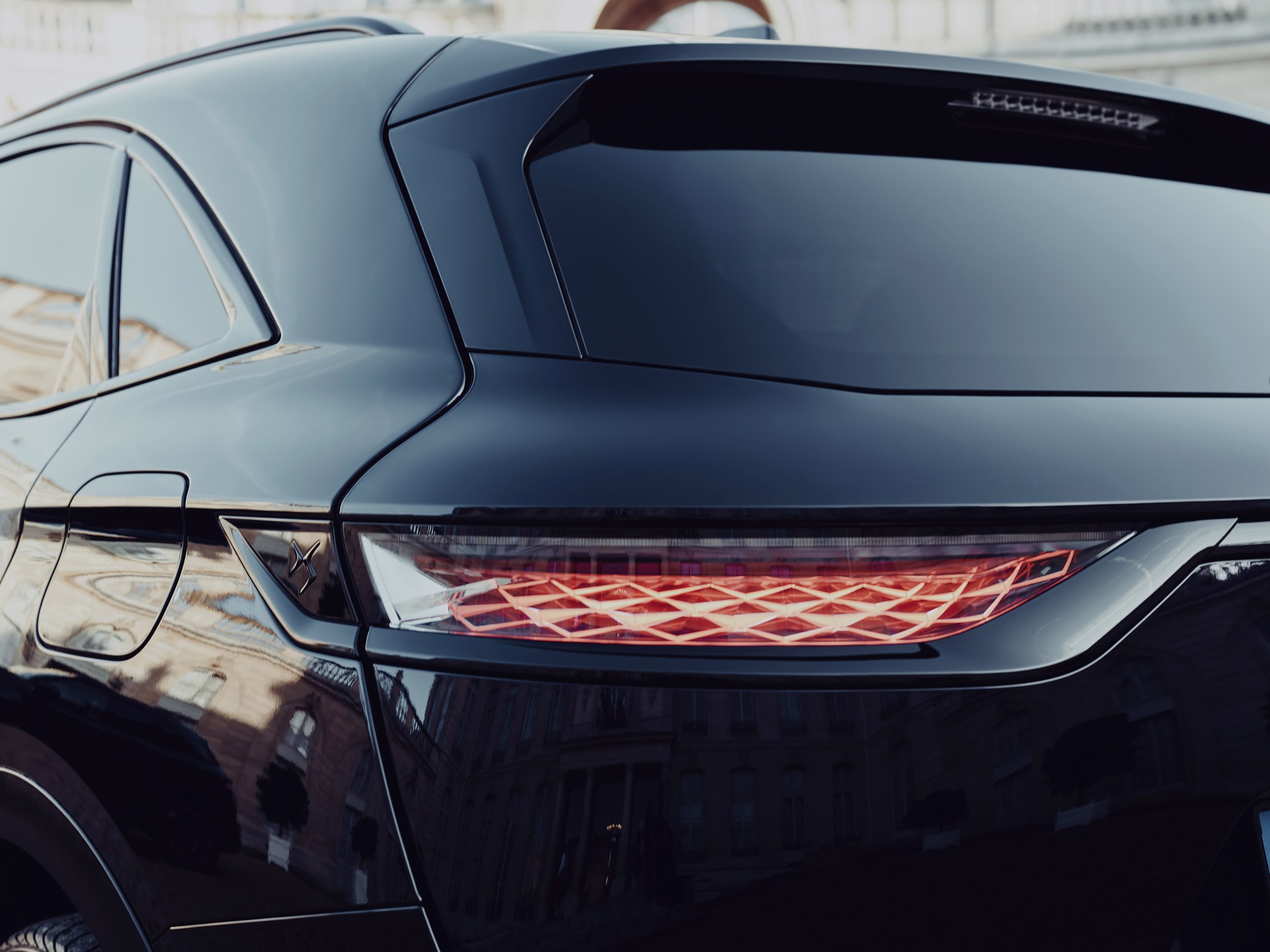 DS 7 Crossback Elysee – “Siêu xe” đặc biệt phiên bản mới của Tổng thống Pháp - Ảnh 7