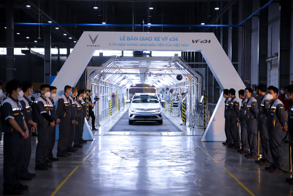 Sau khi ngừng sản xuất xe xăng, doanh số xe điện của VinFast mới đạt 40 xe