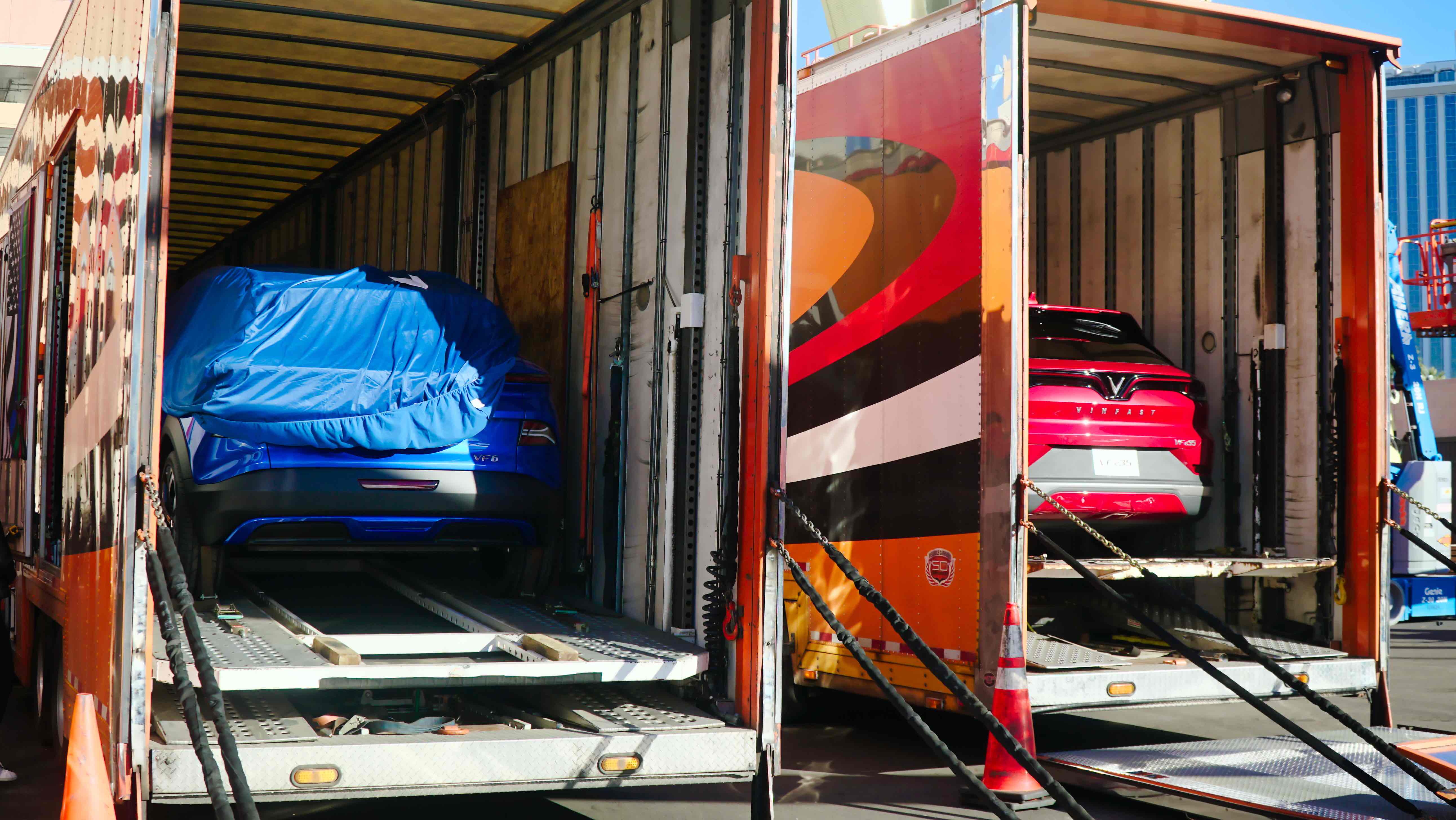 H&#233; lộ h&#236;nh ảnh gian h&#224;ng v&#224; xe điện VinFast chuẩn bị tr&#236;nh l&#224;ng tại CES 2022 - Ảnh 4