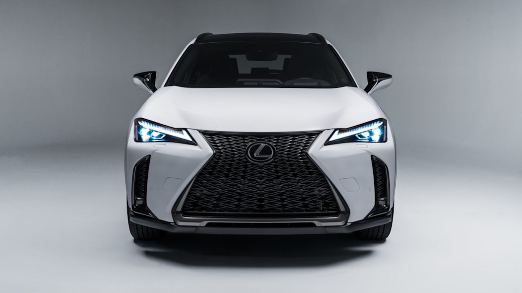 Lexus UX 2023 sẽ chuyển sang dải sản phẩm hybrid