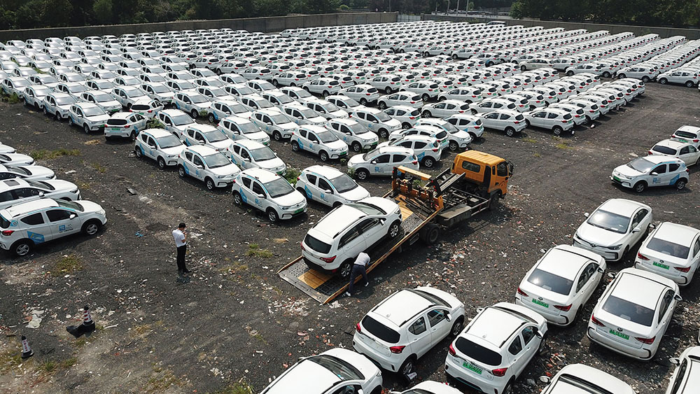 Các nhà sản xuất ô tô toàn cầu đối mặt với “cú sốc” xe điện ở Trung Quốc