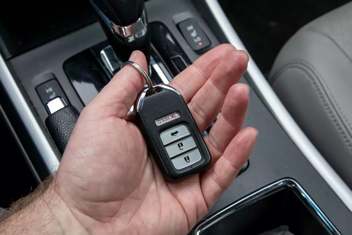 Ô tô của bạn có thể bị đột nhập bằng key fob của xe khác?