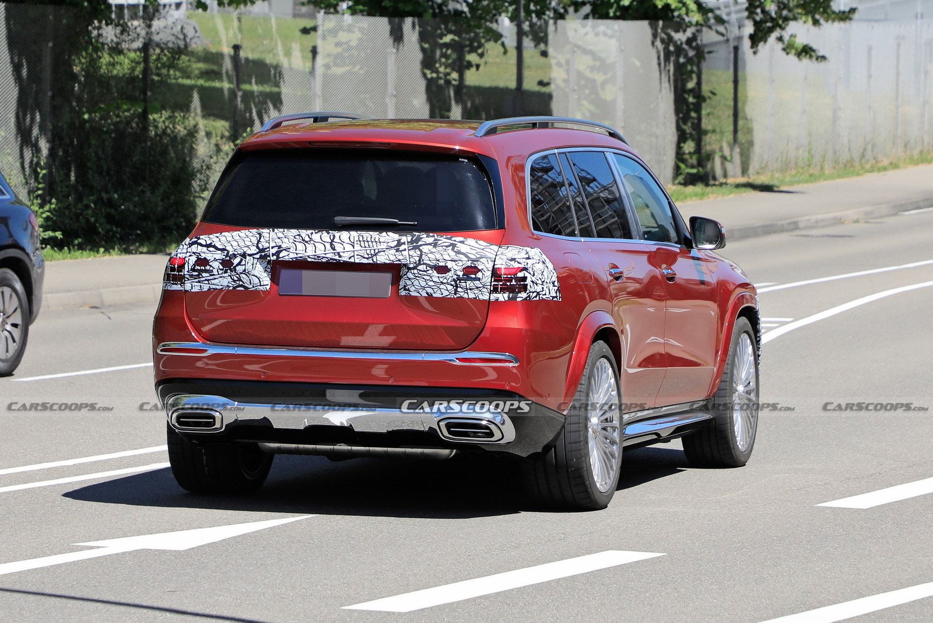 Phần đuôi xe Mercedes-Maybach GLS 2024 bản facelift.