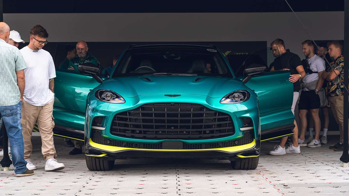 Aston Martin ra mắt SUV siêu sang nhanh nhất thế giới