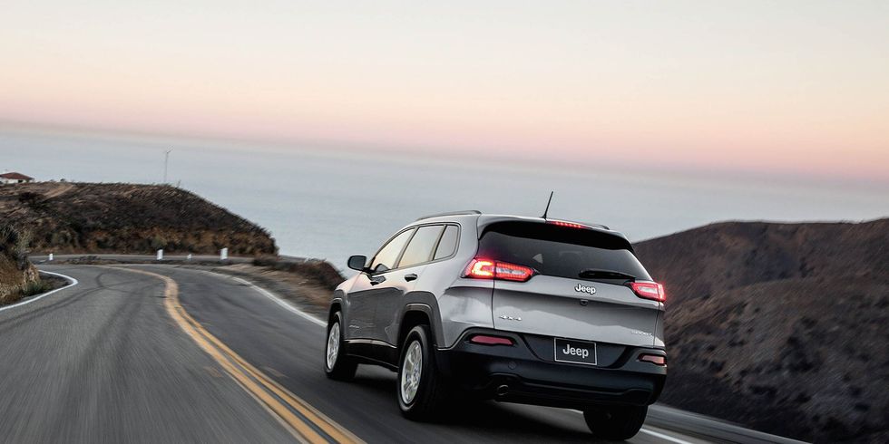 Cuộc điều tra liên quan đến 1,3 triệu chiếc Jeep Cherokee được sản xuất từ năm mẫu 2014 đến 2020, đang xem xét 80 báo cáo về các vấn đề với mô-đun phanh đỗ điện tử của xe.  
