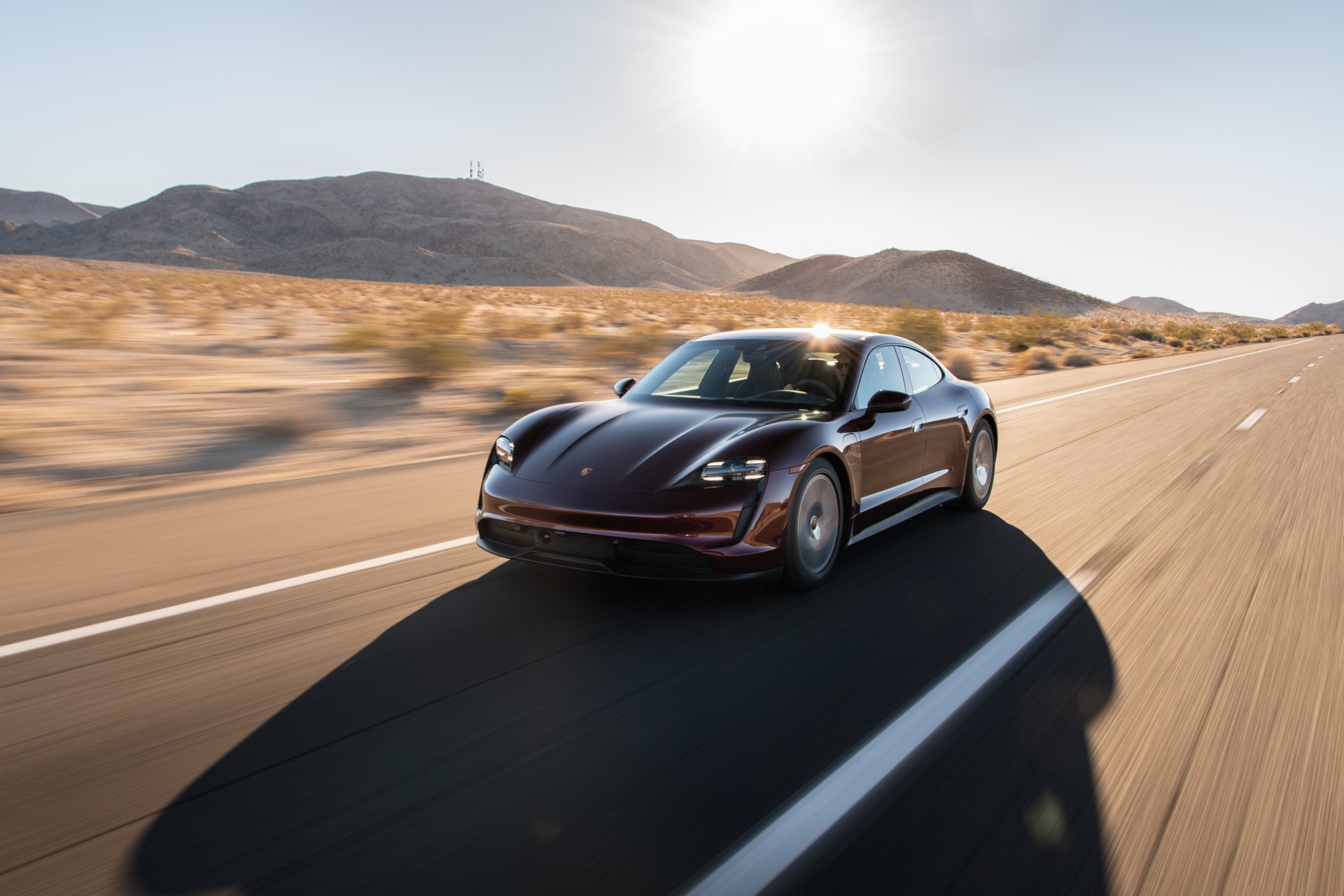 Porsche triệu hồi 40.421 xe điện Taycan trên toàn cầu