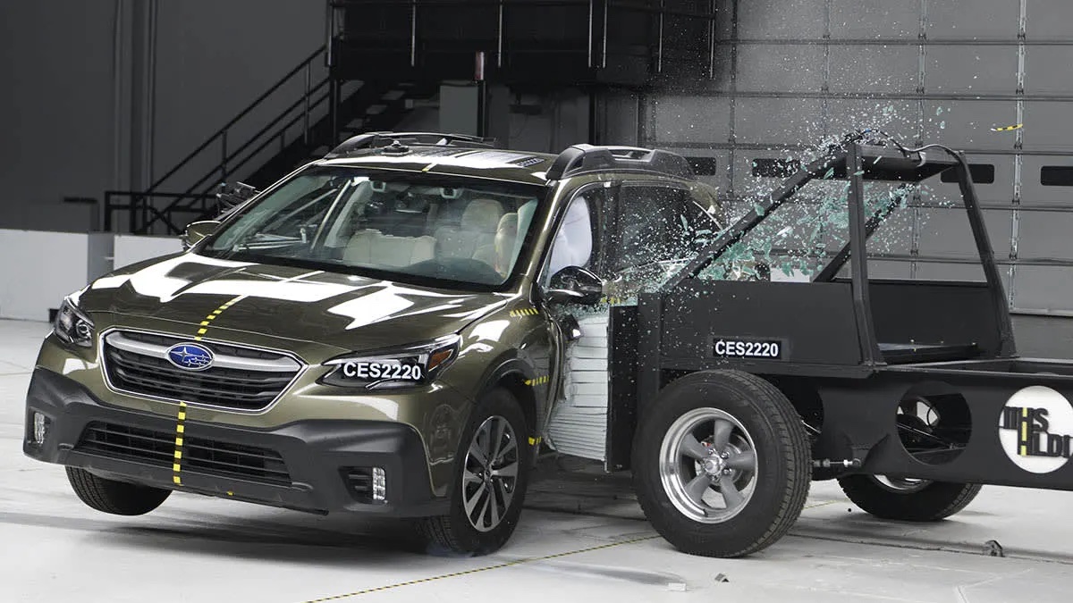 Toyota Camry, Nissan Altima nhận “điểm kém” trong bài kiểm tra va chạm mới của IIHS