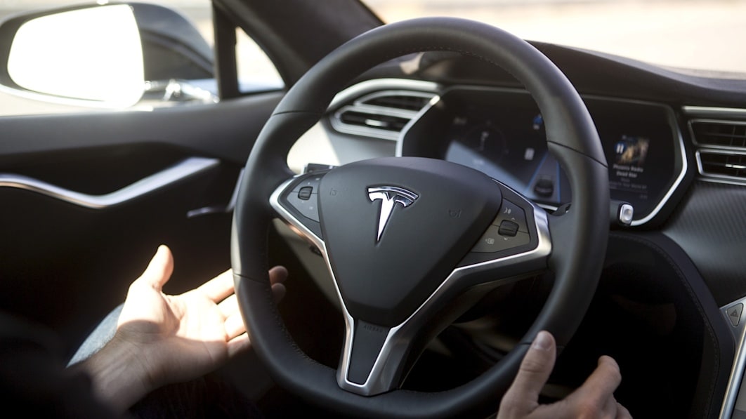 Tesla bị cáo buộc “gian dối” về công nghệ xe tự lái