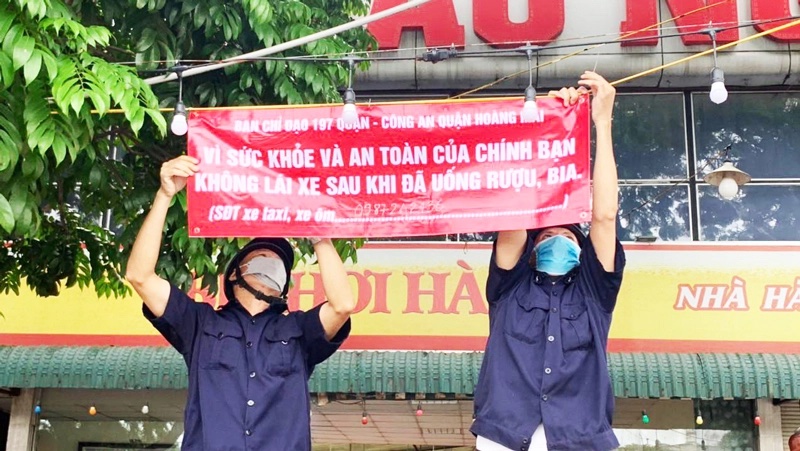 Hà Nội: Một quận nội thành lập tổ xe ôm “miễn phí” đưa người nhậu say về nhà