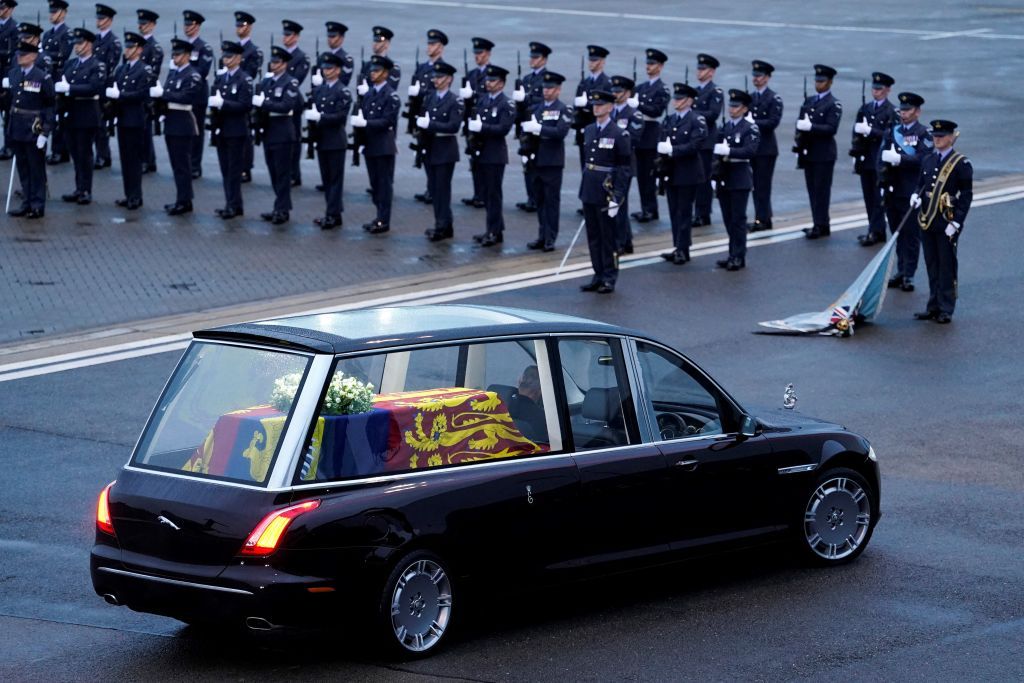 Những điều chưa biết về chiếc xe tang đặc biệt của Nữ hoàng Elizabeth II
