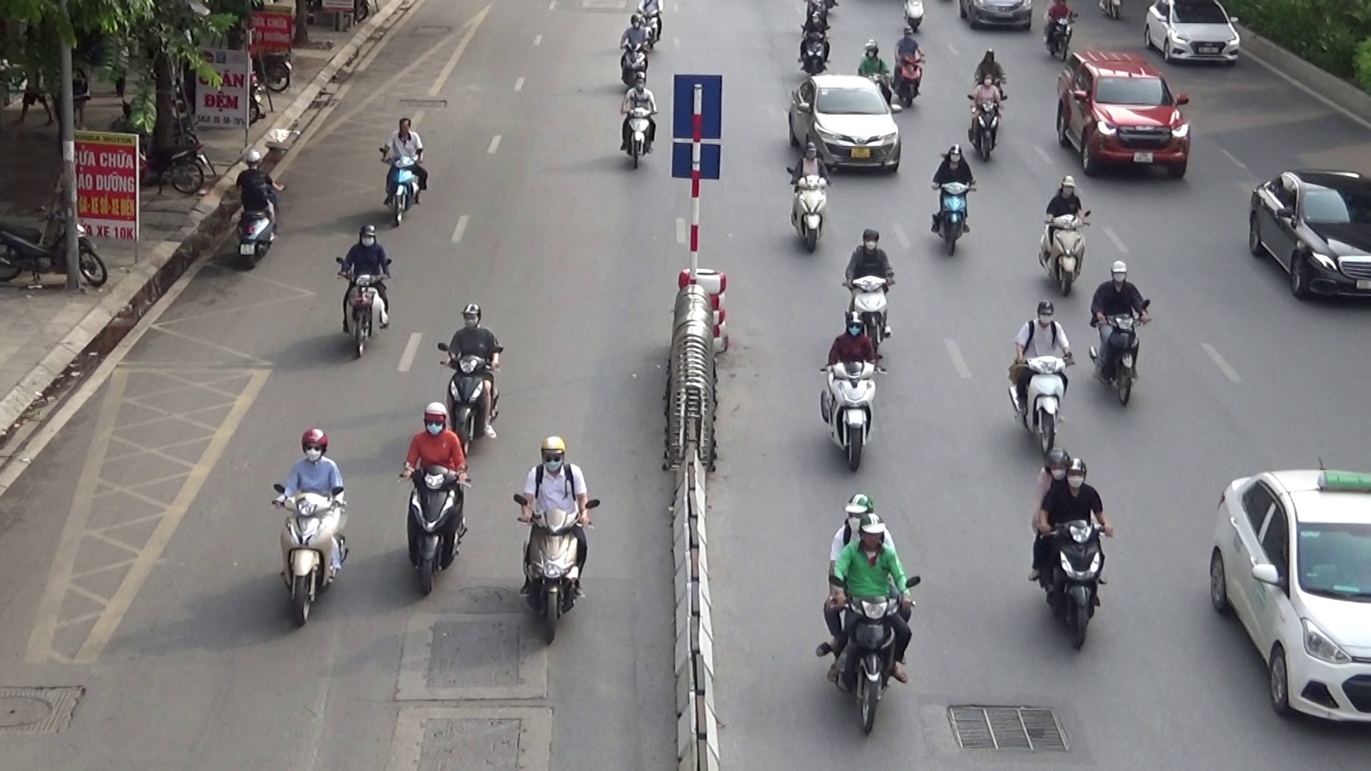 Hà Nội: Sẽ xử lý nghiêm các trường hợp cố tình vi phạm xe đi sai làn trên đường Nguyễn Trãi