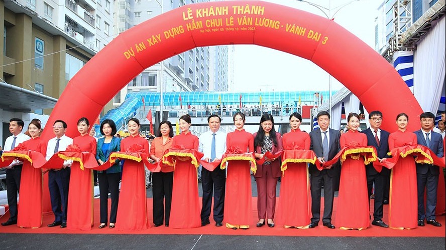 Sáng 5/10, Ban Quản lý dự án Đầu tư công trình giao thông TP. Hà Nội tổ chức lễ khánh thành công trình xây dựng hầm chui tại nút giao Lê Văn Lương - Vành đai 3. Ảnh: TTXVN.
