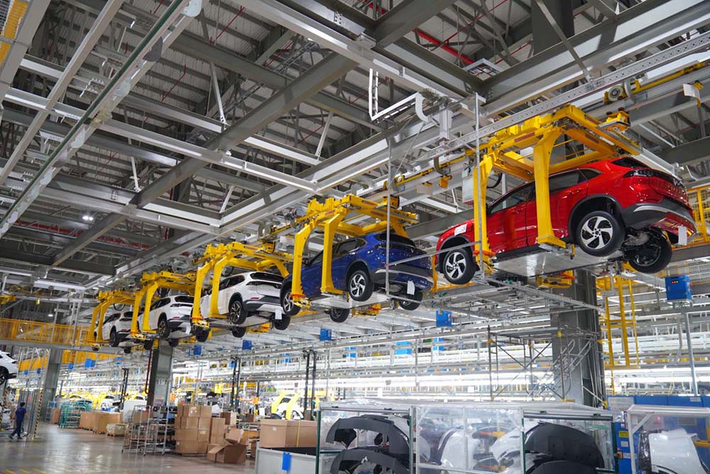 Thị trường xe máy “tuột dốc”, Việt Nam đang bước sang giai đoạn “ô tô hoá”