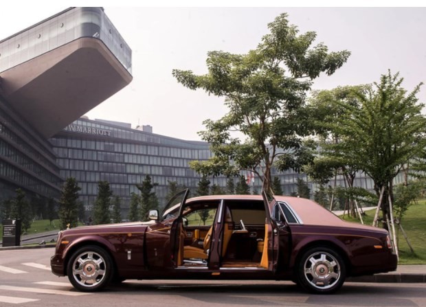 Ngoại thất ấn tượng của Rolls-Royce Lửa Thiêng.