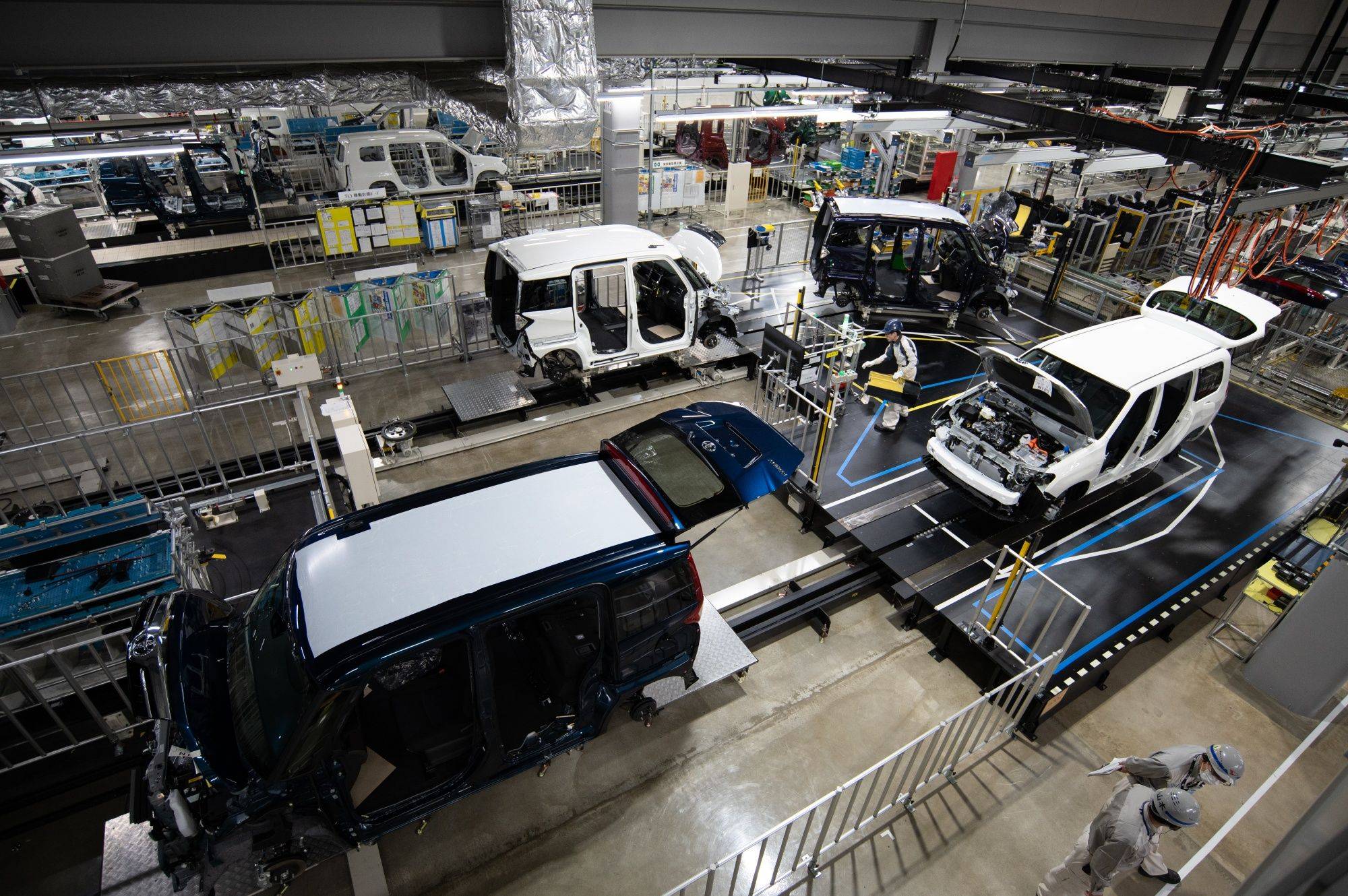 Nhà sản xuất ô tô lớn nhất thế giới ​​cắt giảm mục tiêu sản lượng cả năm do thiếu chip