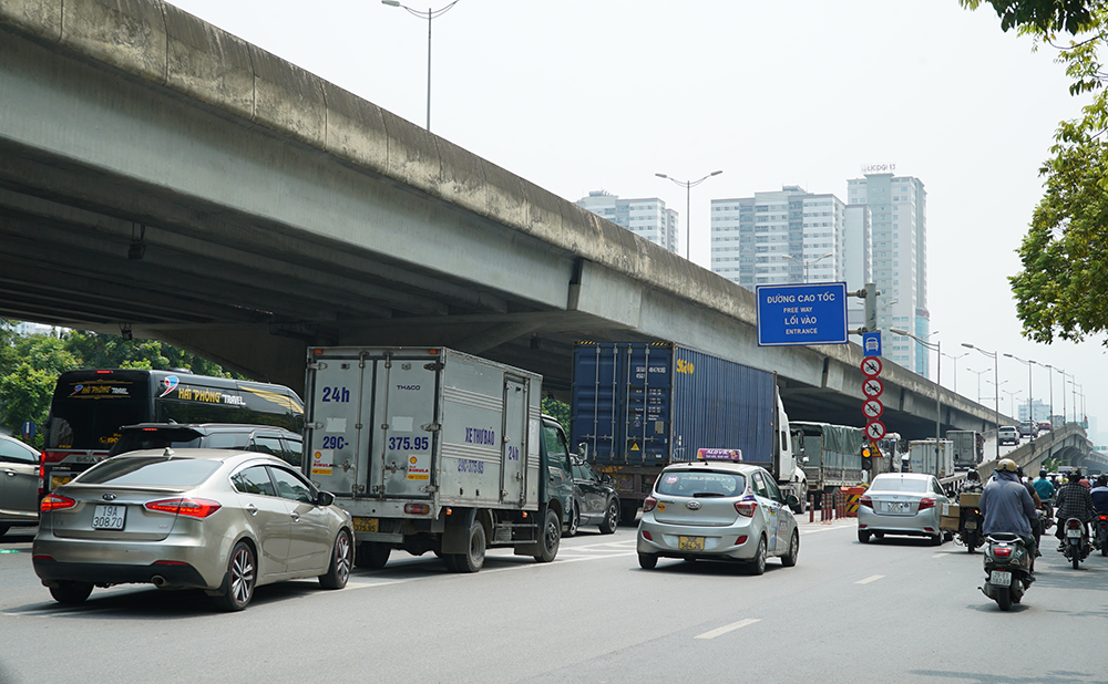 Thuế, phí luôn là vấn đề 