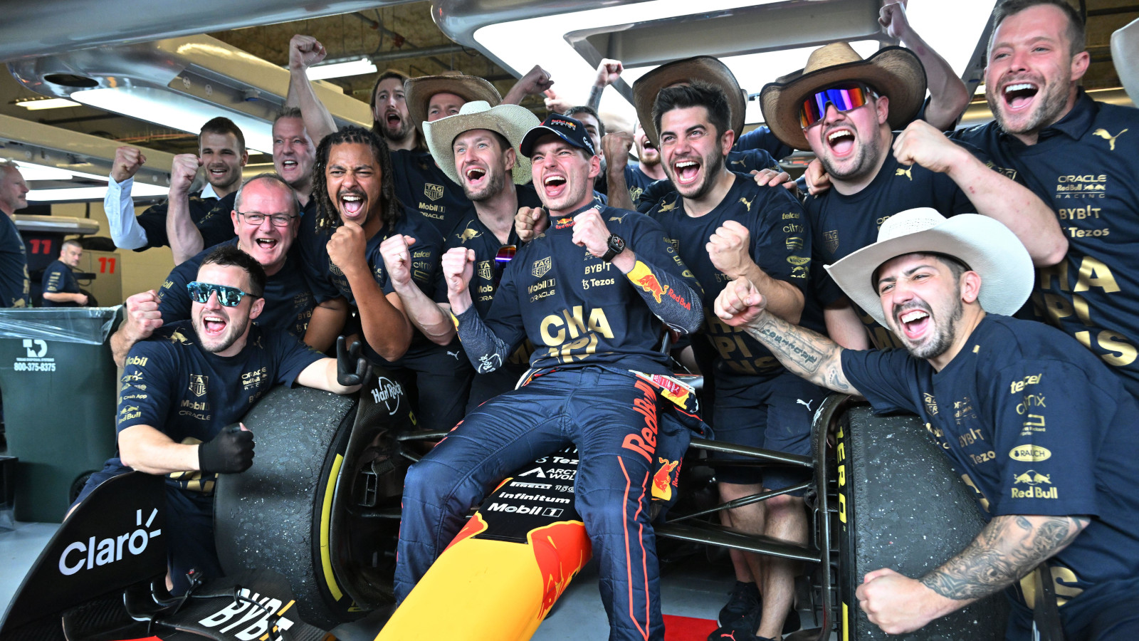 “Tàu tốc hành” Verstappen tiếp tục vô địch GP Mỹ