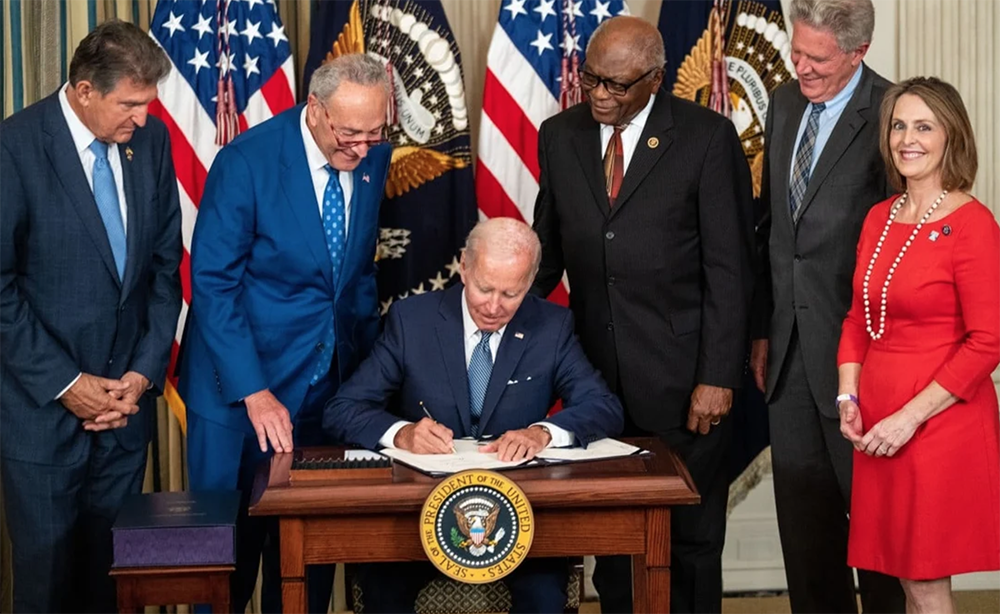 Tổng thống Mỹ Joe Biden đã ký Đạo luật Giảm lạm phát vào ngày 16 tháng 8. 