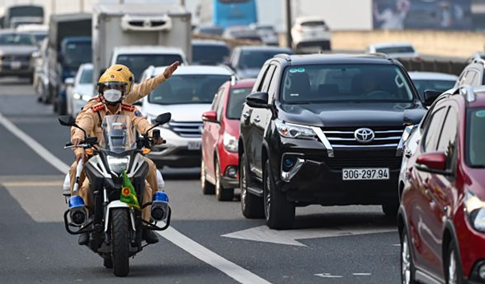 Cảnh sát giao thông mở cao điểm bảo đảm trật tự an toàn giao thông toàn quốc Tết 2023