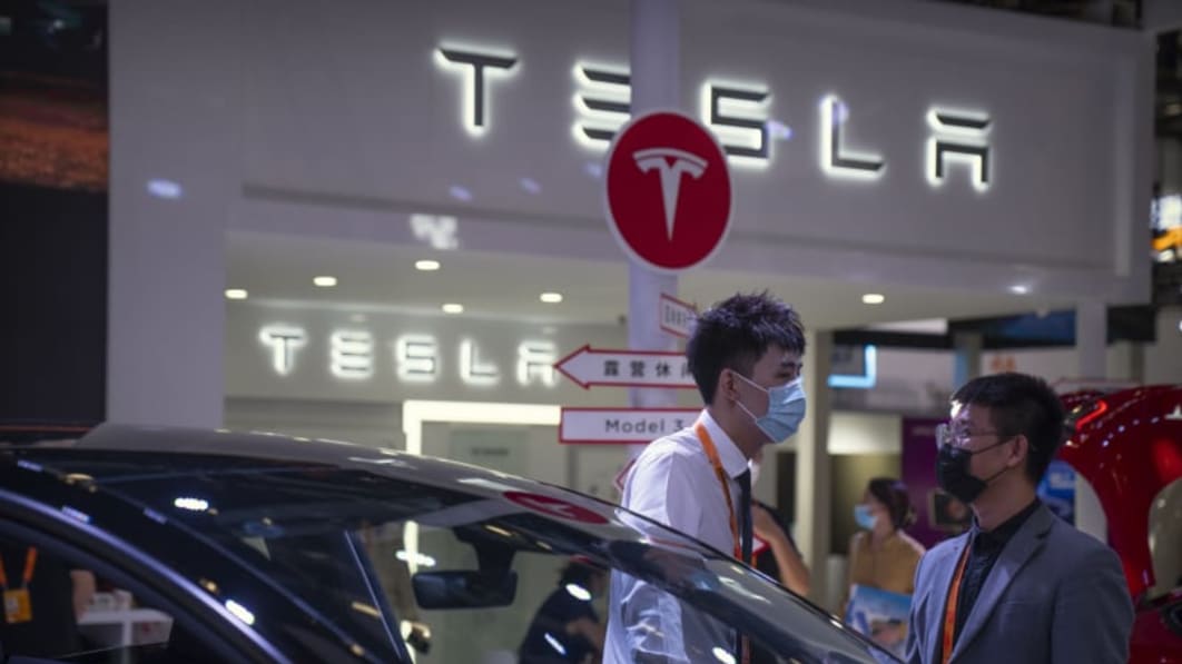 Cổ phiếu Tesla bất ngờ sụt giảm nghiêm trọng, các nhà đầu tư đứng ngồi không yên