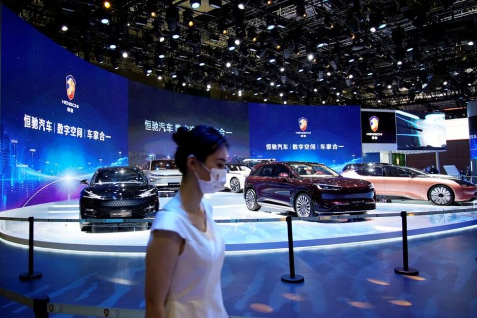 Xe điện Hengchi (EV) của Tập đoàn Evergrande được trưng bày tại gian hàng Hengchi tại triển lãm Ô tô Thượng Hải ở Thượng Hải, Trung Quốc năm 2021.