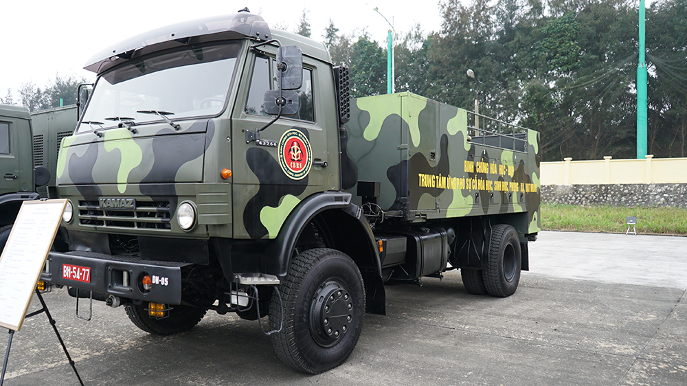 Xe khử trùng đa năng KTH-20 của Binh chủng Hóa học có chức năng tiêu độc, khử trùng trên phạm vi lớn, đặc biệt khi bùng phát dịch bệnh nguy hiểm hoặc sự cố chất hóa học.