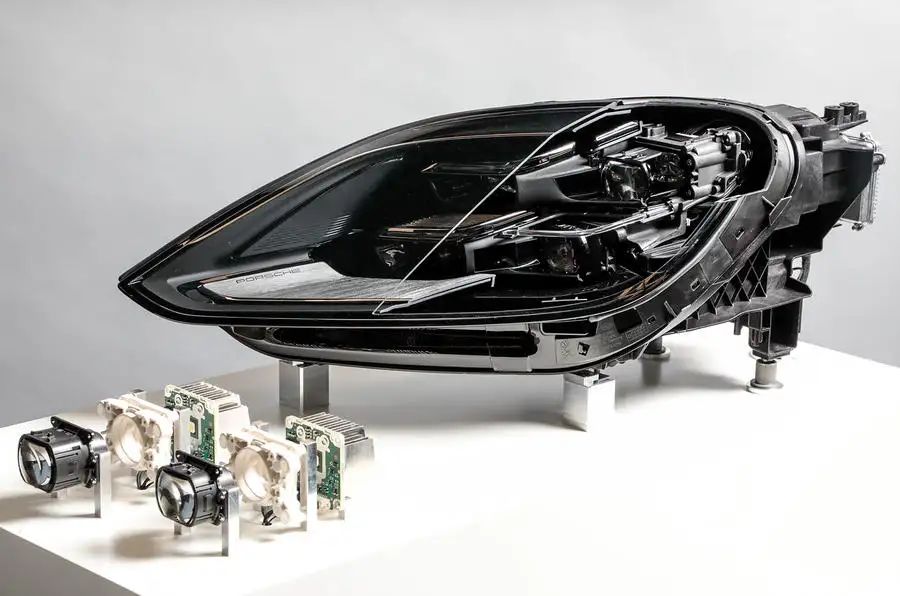 Thiết kế đèn LED ma trận mới của Porsche.