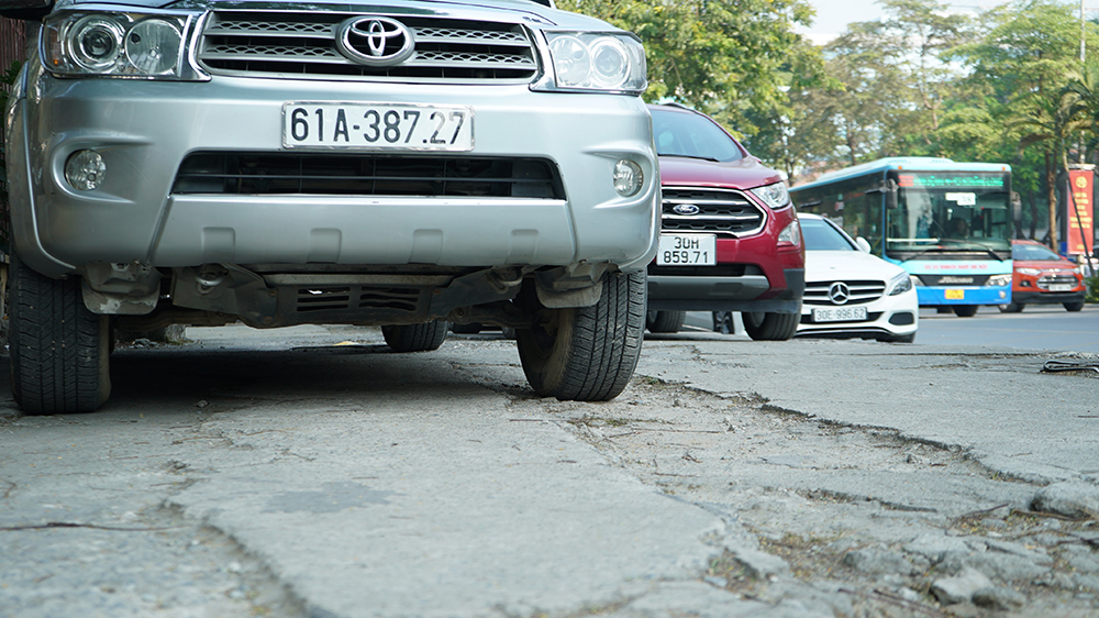 Vỉa hè nhiều tuyến phố Hà Nội luôn 